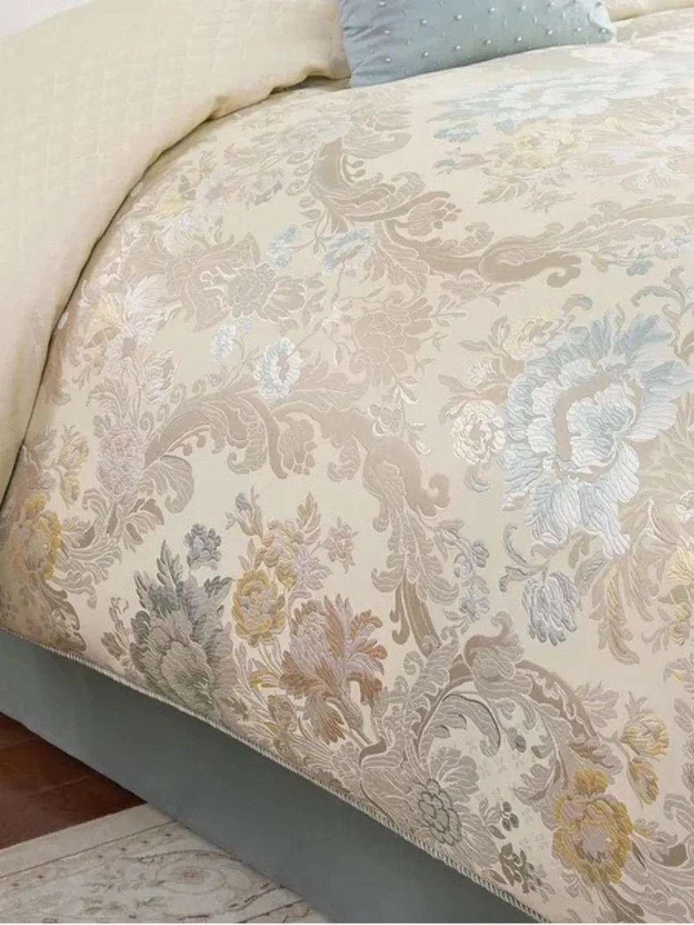 Waterford Beige and Light Blue Floral Damask Comforter Set Sz Queen NWT